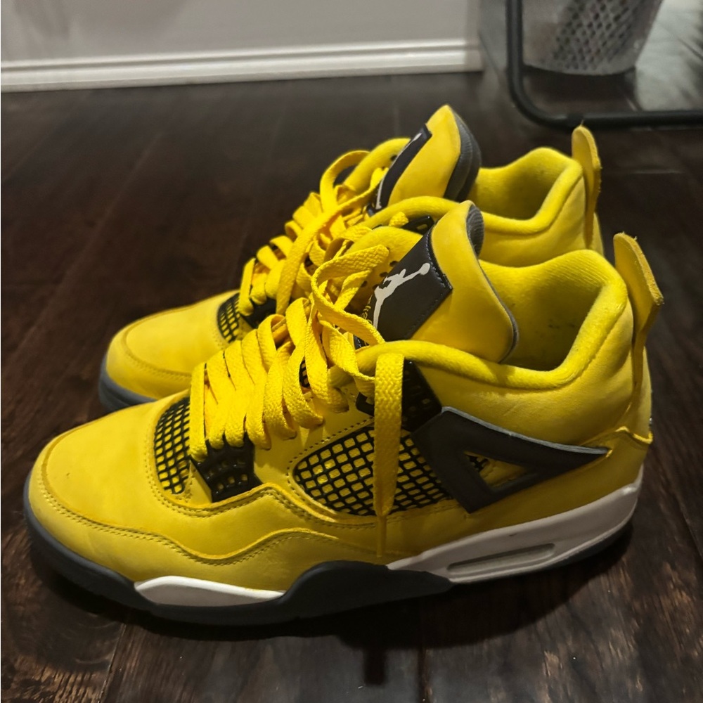 Air Jordan 4 Retro Lightning 2021
